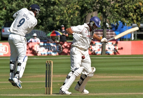 Saj Mahmood shows Lancashire's top order how to bat