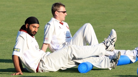 Monty Panesar has a bit of a lie down - LAZY!