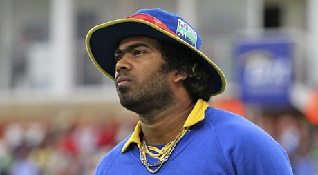 Lasith Malinga punches himself in the back of the head