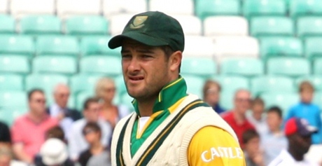 Mark Boucher was confused because there was only a four in the wicktets column yet he was holding a bat